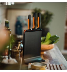 Set suport din plastic + 3 cutite Fiskars Functional Form